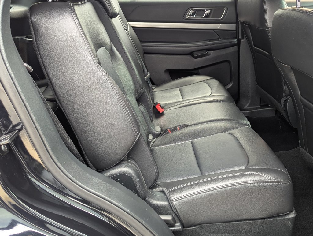 Used 2018 Ford Explorer XLT w/ Equipment Group 202A FWD image 26