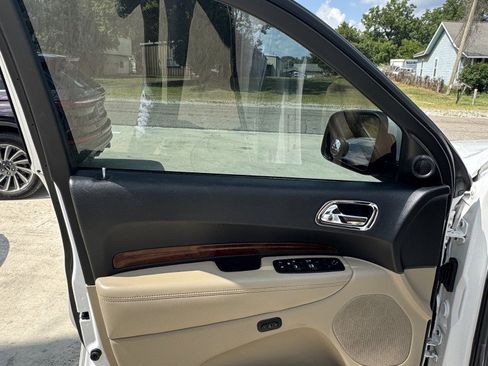 Used 2016 Dodge Durango Limited w/ Nav & Power Liftgate Group image 16