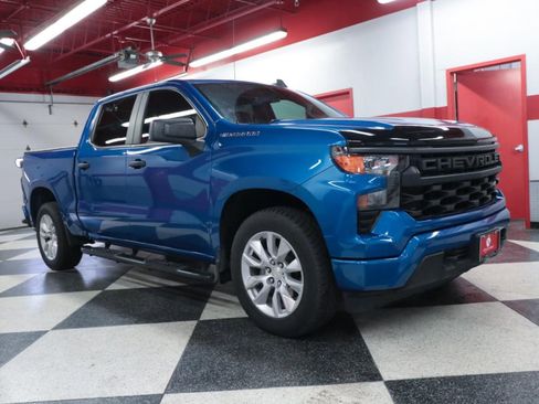 Used 2022 Chevrolet Silverado 1500 Custom RWD image 2