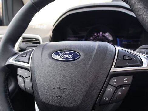 Used 2024 Ford Edge SEL w/ Convenience Package image 9