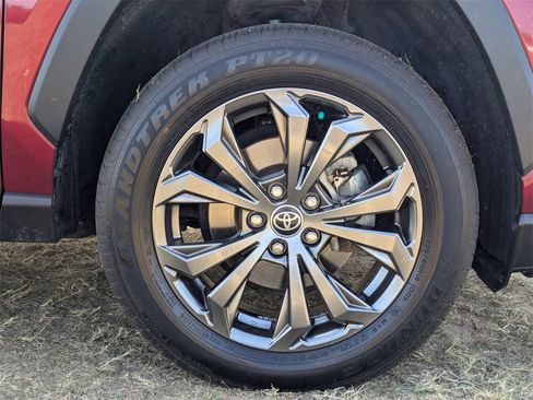 Used 2022 Toyota RAV4 XLE Premium image 11