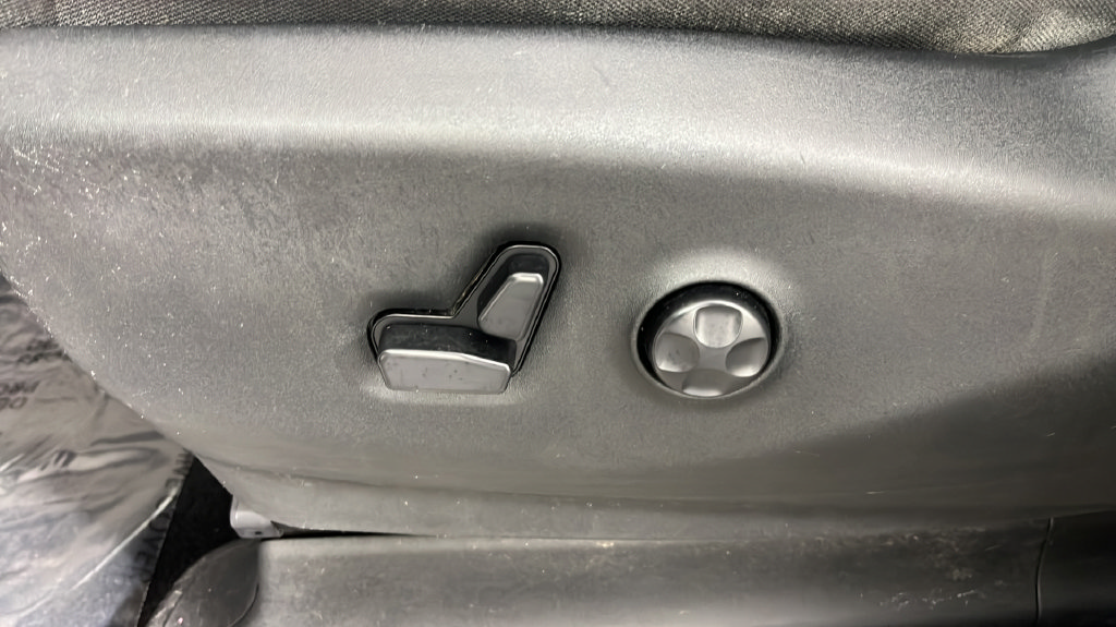Used 2018 Chrysler Pacifica Touring Plus w/ Tire & Wheel Group FWD image 31
