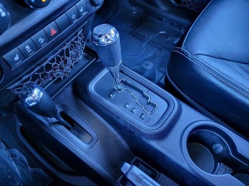 Used 2016 Jeep Wrangler Unlimited Sahara w/ Connectivity Group image 11