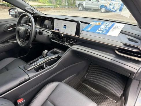 Used 2023 Toyota Crown AWD/4WD image 18