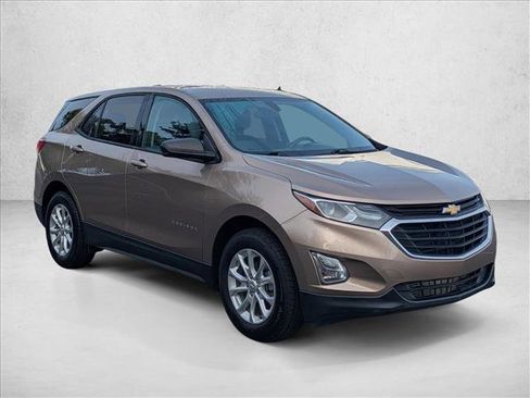 Used 2019 Chevrolet Equinox LS w/ LS Convenience Package image 3