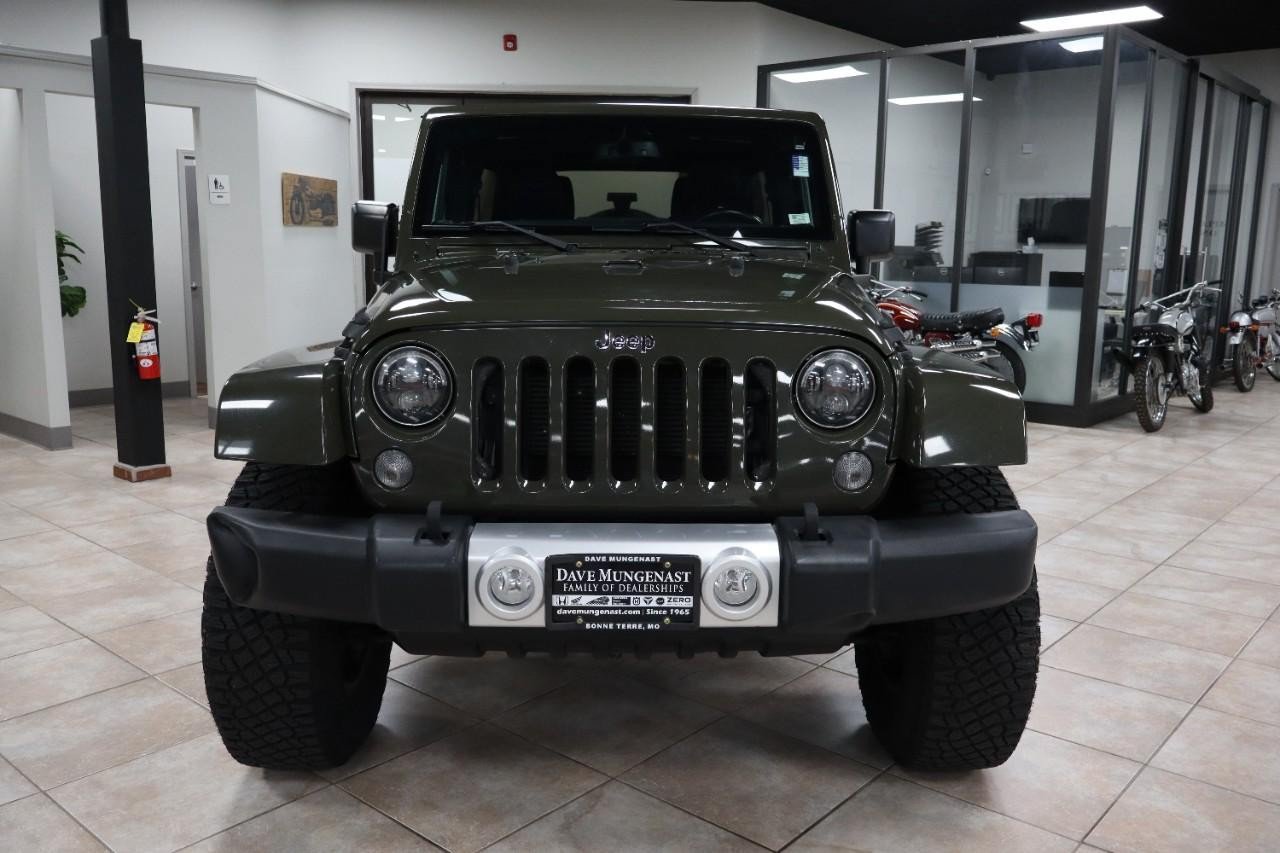 Used 2015 Jeep Wrangler Unlimited Sahara w/ Connectivity Group AWD/4WD image 8