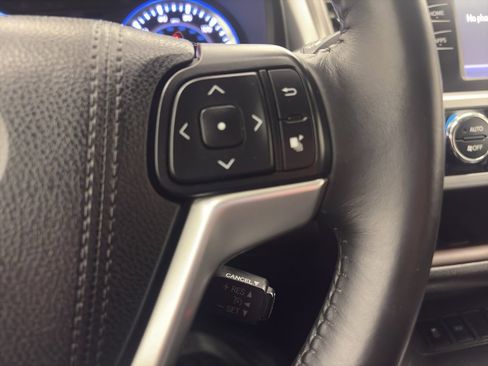 Used 2015 Toyota Highlander XLE image 27