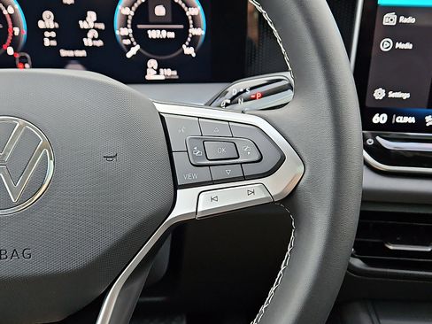 New 2026 Volkswagen Tiguan SE image 18