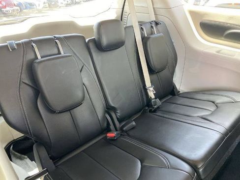 Used 2023 Chrysler Pacifica Touring-L FWD image 20