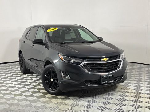 Used 2019 Chevrolet Equinox LS w/ LS Convenience Package FWD image 2