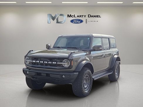 Used 2025 Ford Bronco Outer Banks w/ Sasquatch Package AWD/4WD image 2