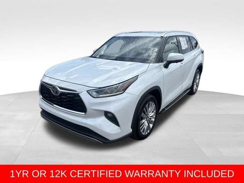 Used 2023 Toyota Highlander Platinum FWD image 1