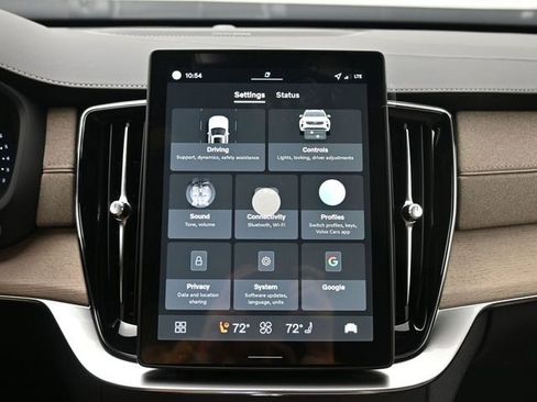 New 2026 Volvo XC90 B6 Plus w/ Protection Package Premier image 16