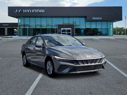 New 2026 Hyundai Elantra Hybrid FWD image 11