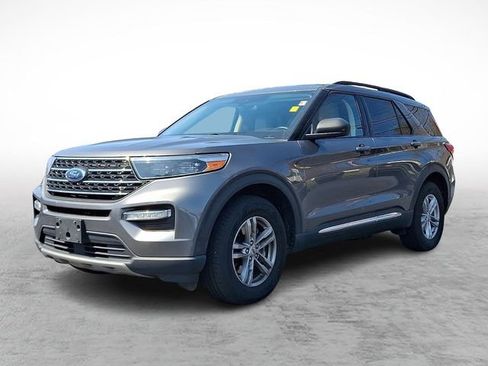 Certified 2022 Ford Explorer XLT w/ Equipment Group 202A AWD/4WD image 3