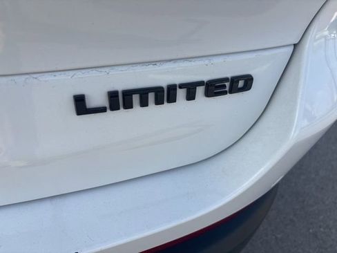 Used 2024 Jeep Grand Cherokee L Limited w/ Black Appearance Package image 23