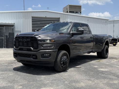 Used 2025 RAM 3500 Big Horn AWD/4WD image 4