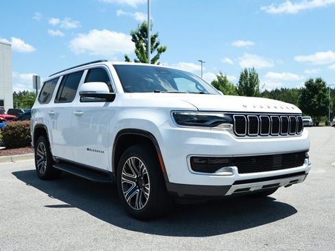 Used 2022 Jeep Wagoneer Series III AWD/4WD image 3