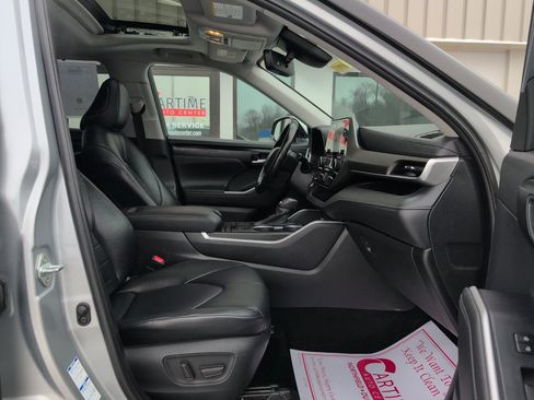 Used 2020 Toyota Highlander XLE image 11