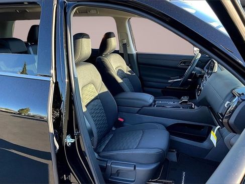 New 2025 Nissan Pathfinder S image 9