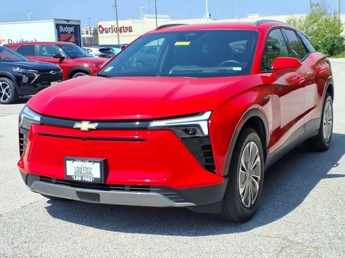 Used 2024 Chevrolet Blazer EV LT AWD/4WD image 2