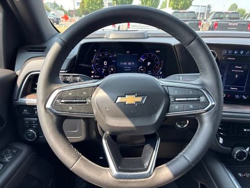 Used 2025 Chevrolet Suburban Premier AWD/4WD image 18