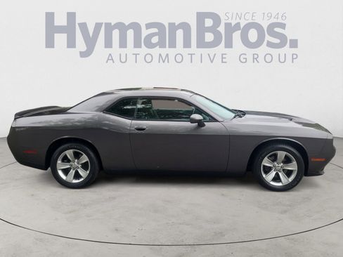 Used 2019 Dodge Challenger SXT RWD image 2