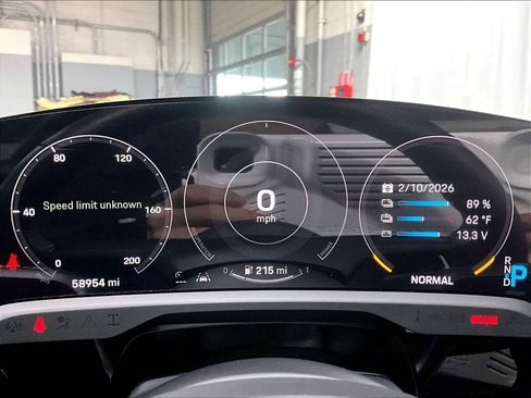 Used 2022 Porsche Taycan image 24