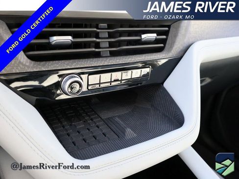 Certified 2025 Ford Explorer Platinum w/ LUX Leather Package image 39