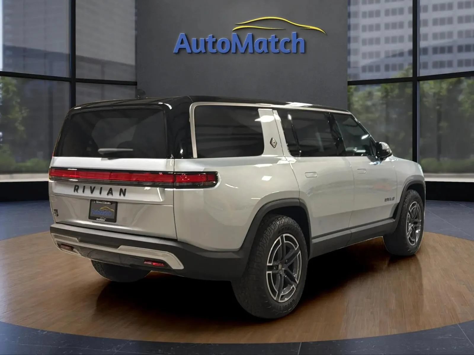 Used 2025 Rivian R1S Adventure Dual AWD/4WD image 10