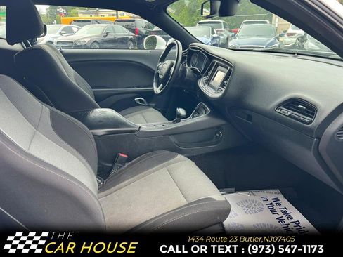 Used 2015 Dodge Challenger SXT image 19