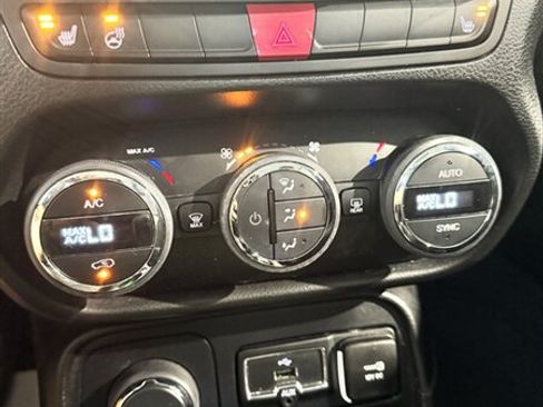 Used 2015 Jeep Renegade Limited w/ Trailer Tow Group AWD/4WD image 14