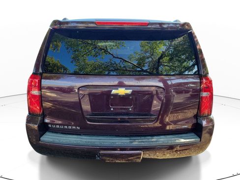 Used 2017 Chevrolet Suburban LT w/ Luxury Package RWD image 5