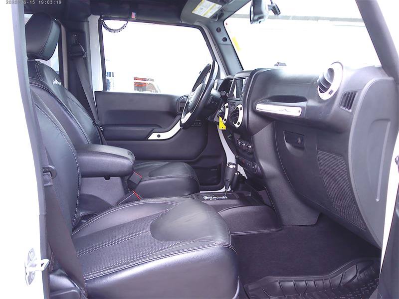 Used 2015 Jeep Wrangler Unlimited Sahara AWD/4WD image 8