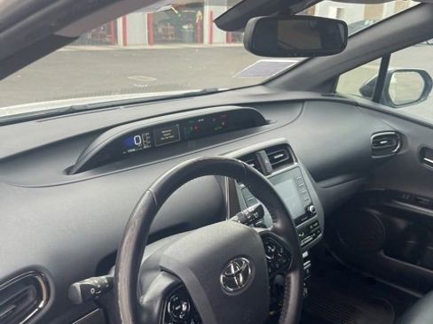Used 2021 Toyota Prius image 13
