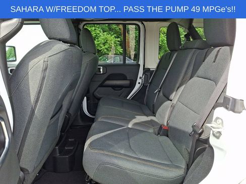 Used 2024 Jeep Wrangler Unlimited Sahara AWD/4WD image 10