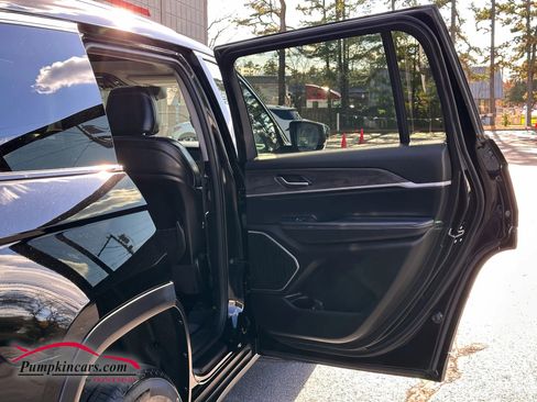 Used 2022 Jeep Grand Cherokee L Limited image 24