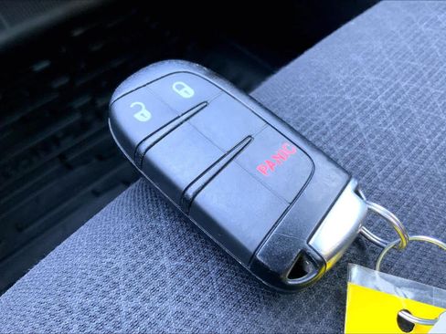 Used 2019 Jeep Grand Cherokee Laredo RWD image 15