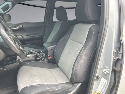 Used 2021 Toyota Tacoma TRD Off-Road RWD image 11