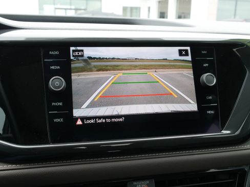 Used 2022 Volkswagen Taos SEL image 28