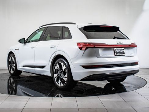 Used 2022 Audi e-tron Premium w/ Convenience Plus Package image 11