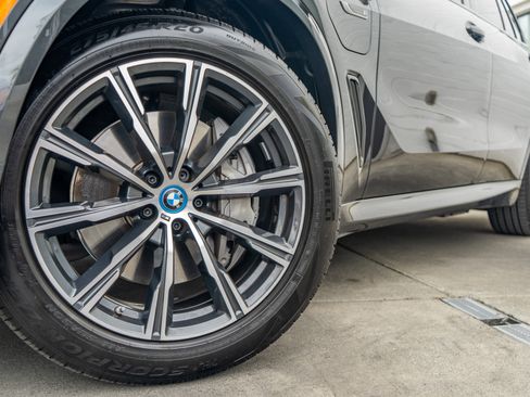 Used 2022 BMW X5 xDrive45e w/ M Sport Package AWD/4WD image 5
