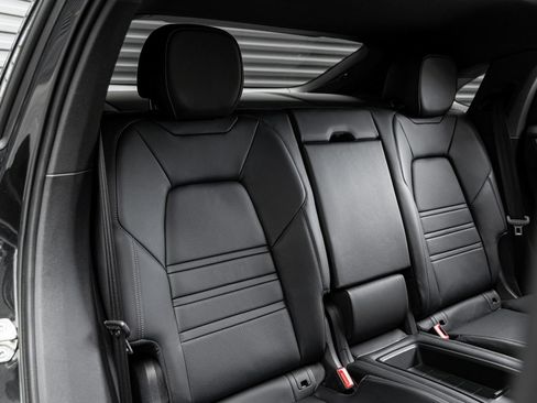 Certified 2025 Porsche Cayenne S AWD/4WD image 35