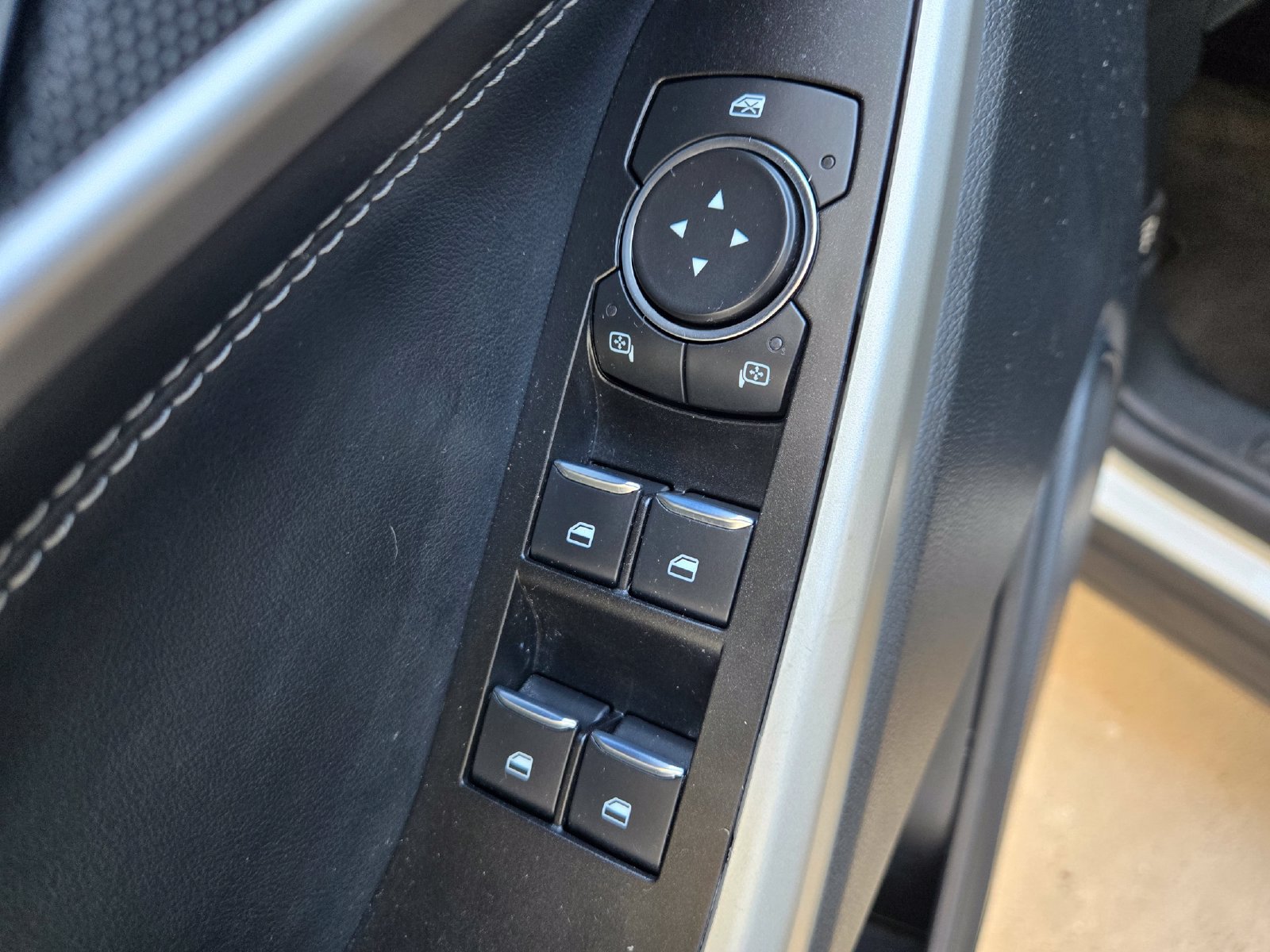 Used 2020 Ford Explorer XLT w/ Equipment Group 202A RWD image 32