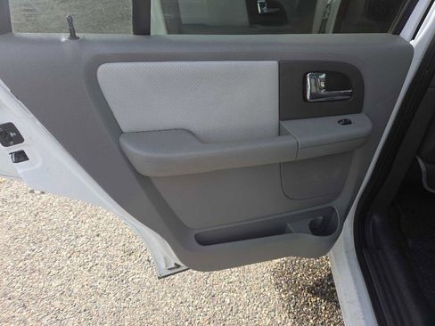 Used 2006 Ford Expedition XLT image 17