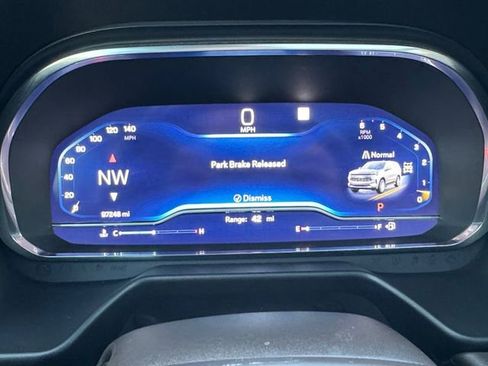 Used 2022 Chevrolet Tahoe Z71 w/ Luxury Package image 10