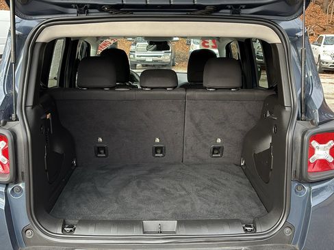 Certified 2023 Jeep Renegade Latitude image 24