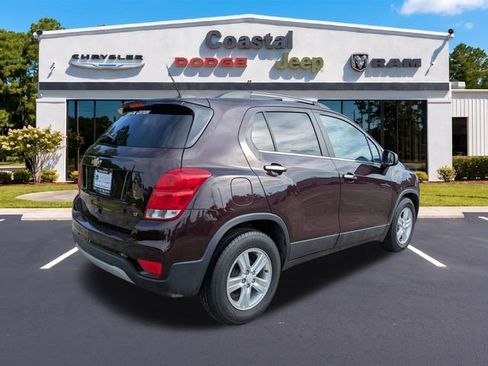 Used 2020 Chevrolet Trax LT w/ LT Convenience Package FWD image 4