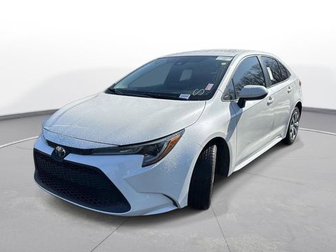 Certified 2020 Toyota Corolla LE image 2