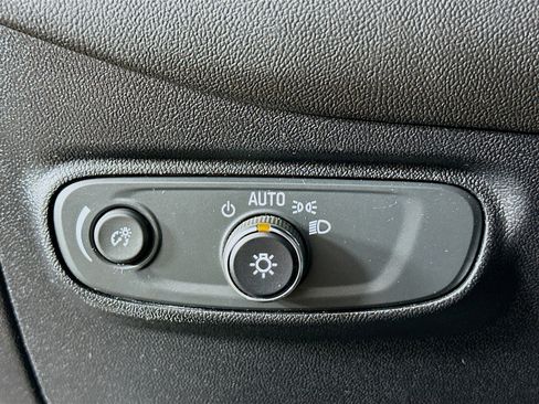 Used 2019 Chevrolet Equinox LS image 16